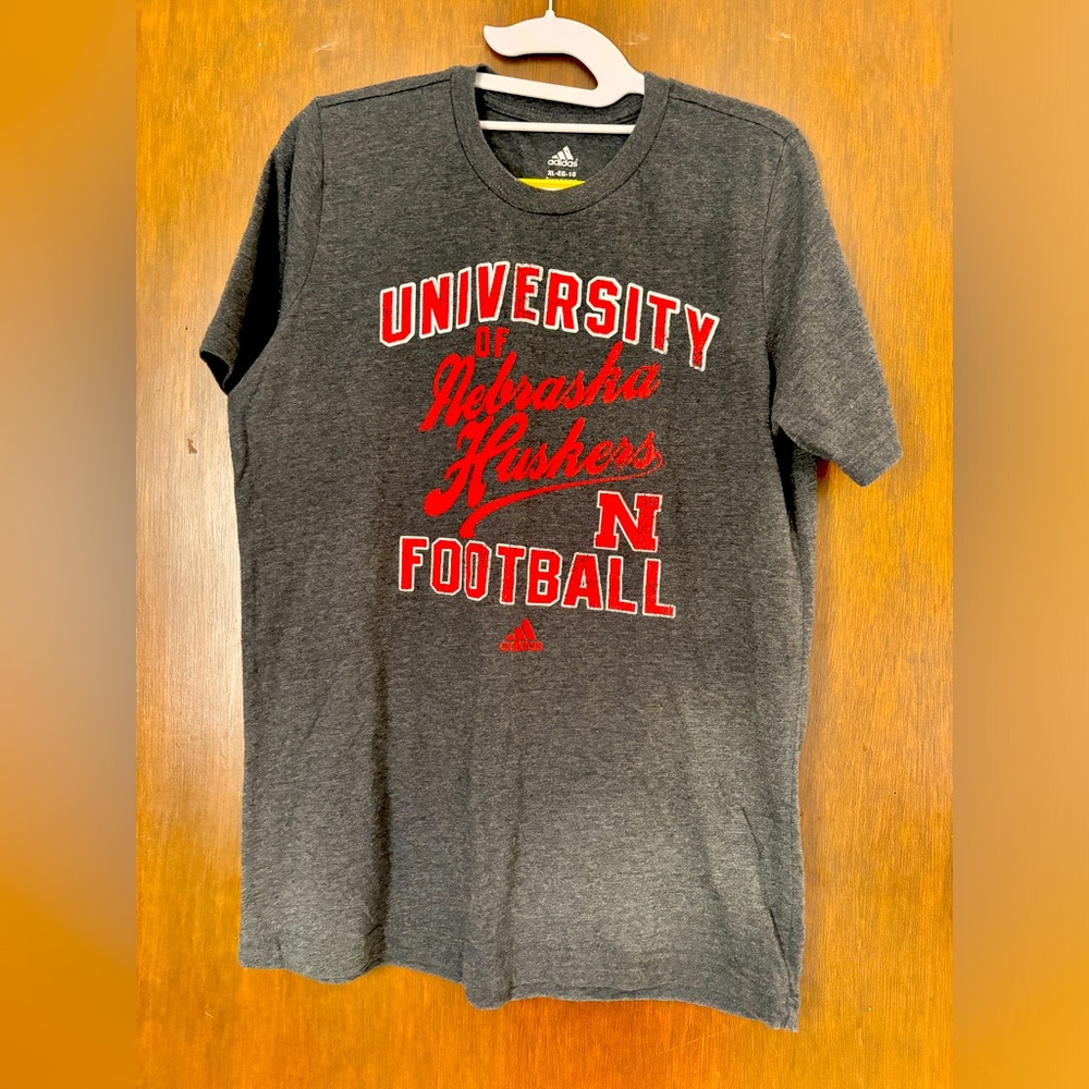 Vintage Adidas Huskers shirt 👚